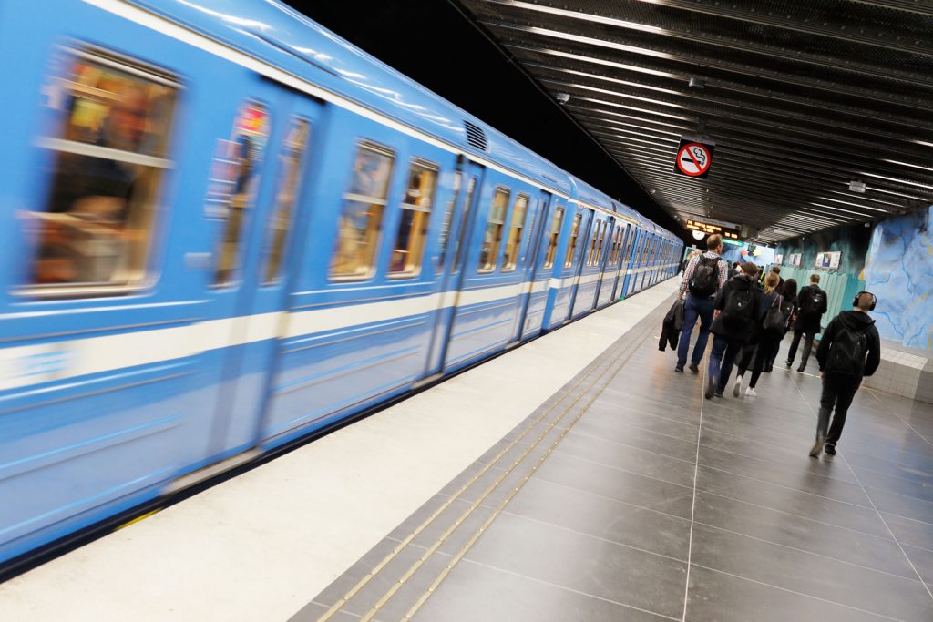 Öffentliche Verkehrsmittel nutzen