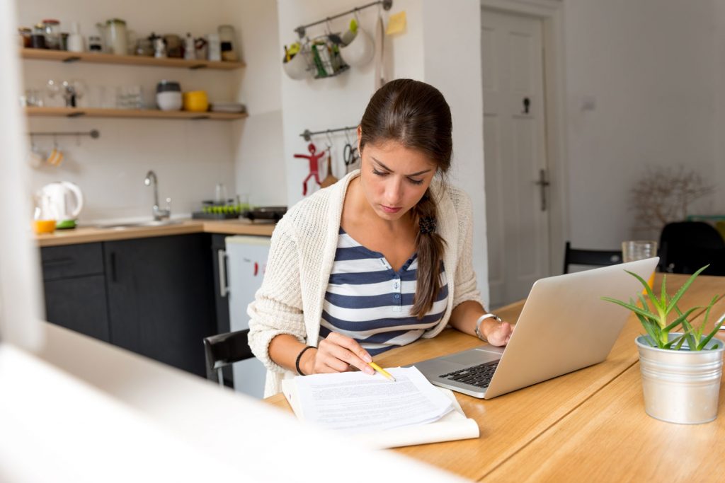 Müssen Sie Arbeit mit nach Hause nehmen?