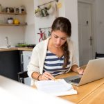 Müssen Sie Arbeit mit nach Hause nehmen?