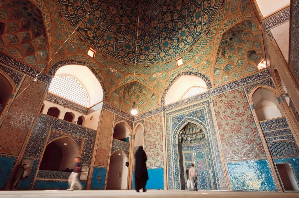 Verhüllt in die Moschee