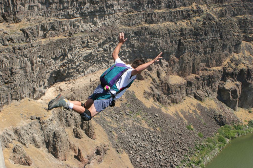 Base Jumping von der Perrine Bridge