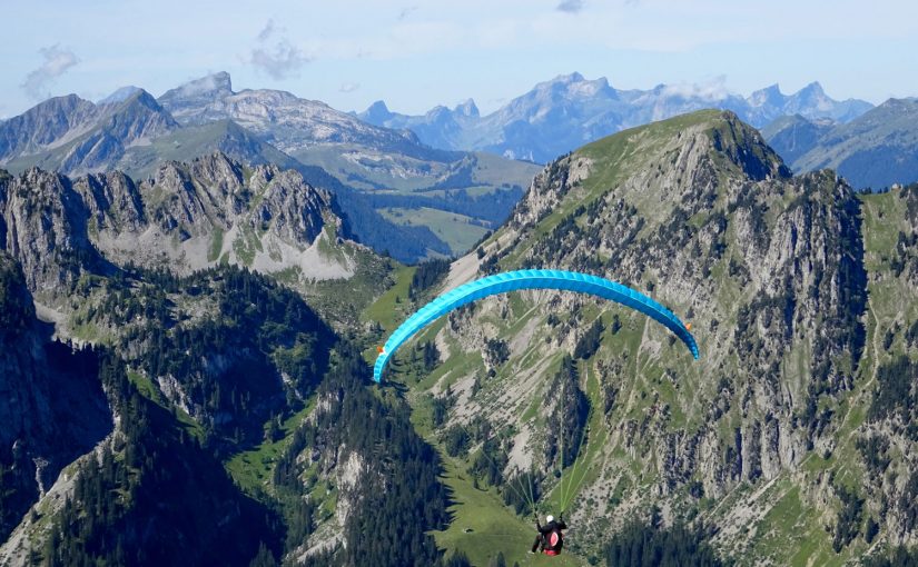 Paragliding in den Alpen