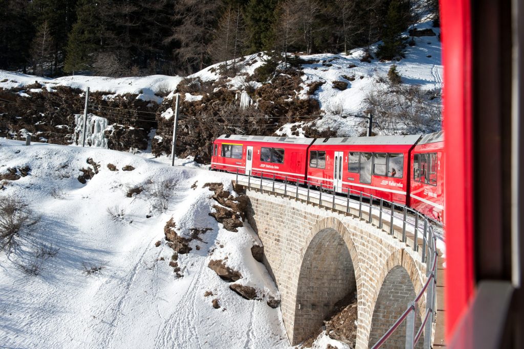 Mit der Bahn durch die Berge