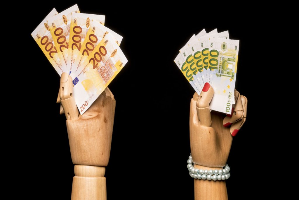 Frauen vs. Männer: So ungleich geht es in Sachen Finanzen zu