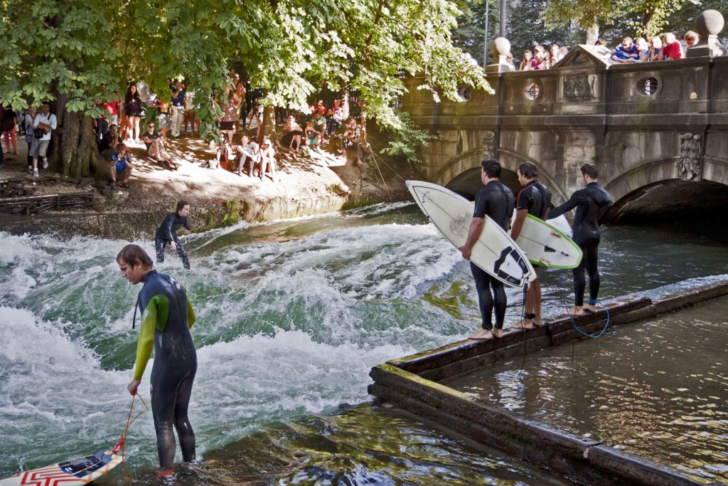 Surfen mitten in der Stadt