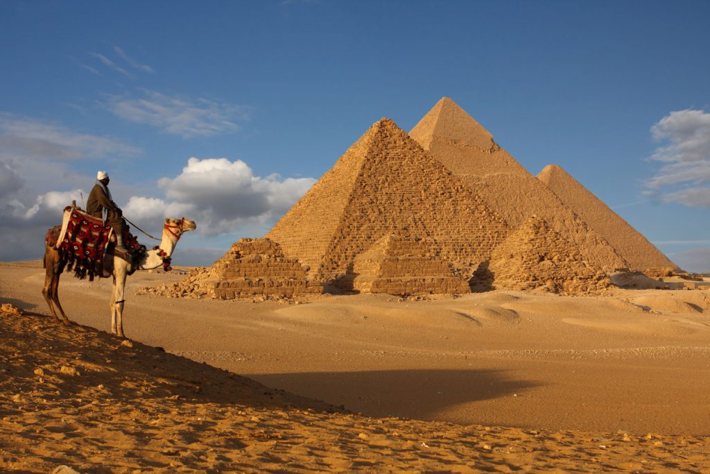 Pyramiden von Gizeh und die Sphinx