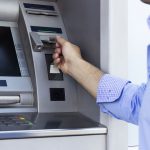 Ankunft: Geld am Automaten