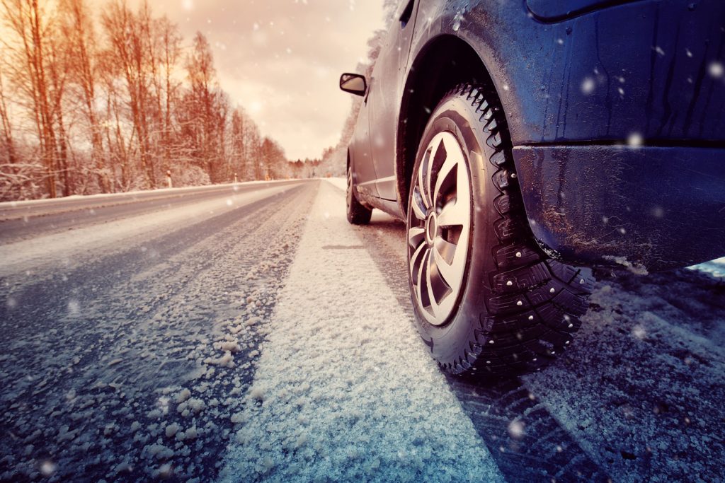 Glatteis und Schnee: Wintercheck fürs Auto