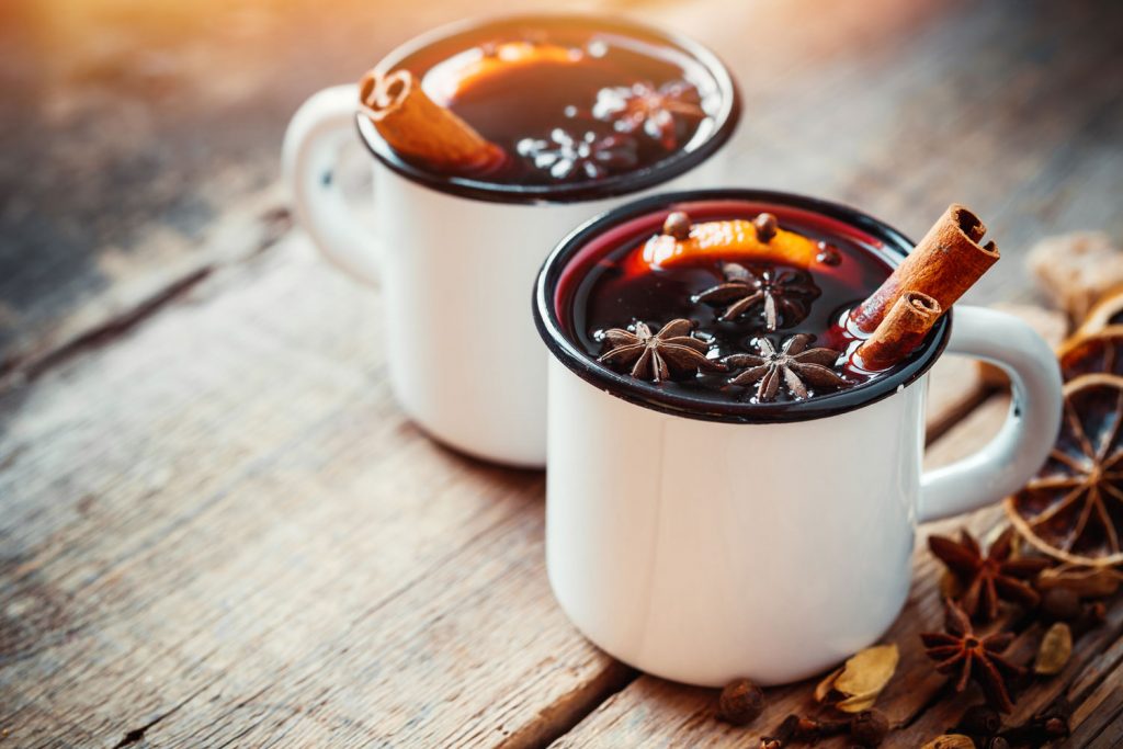 Köstlich und traditionell: die besten Weihnachtsdrinks Europas