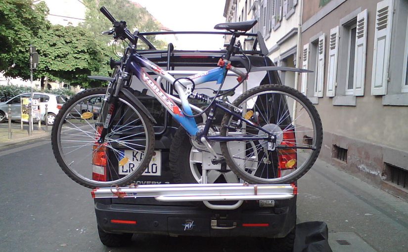 das Fahrrad sicher mit dem Fahrradträger transportieren