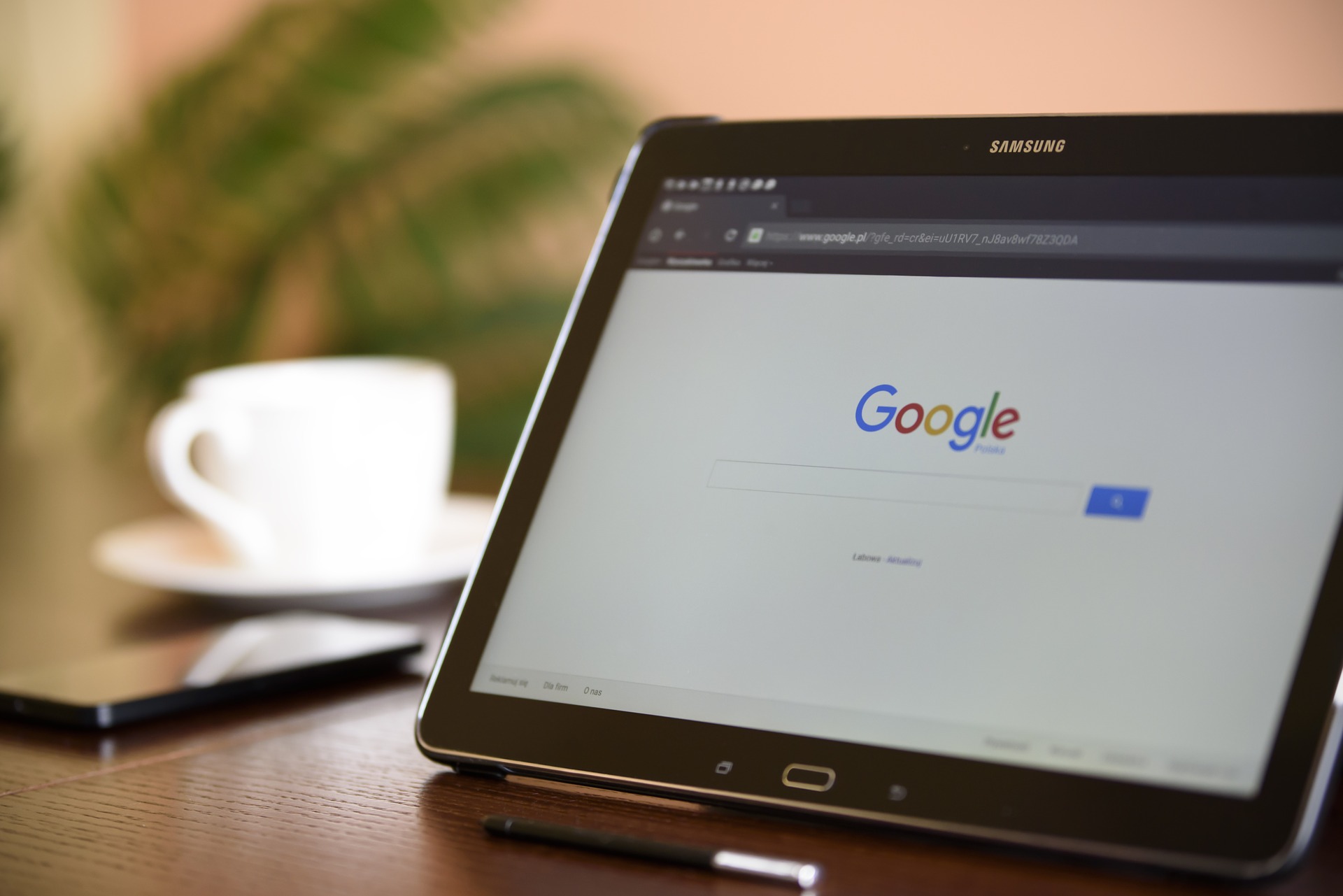 Homepage von Google auf einem Tablet