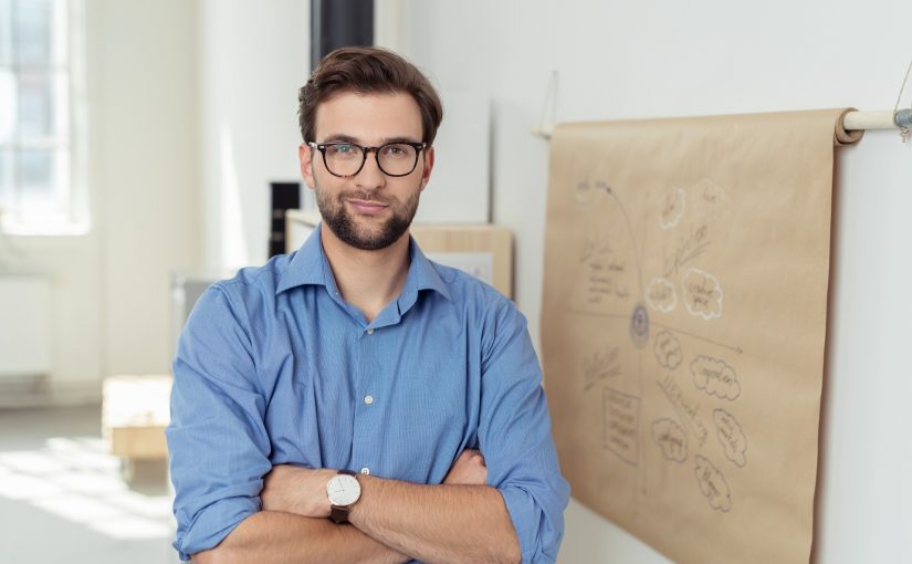 Wer sich nebenberuflich selbstständig machen möchte, minimiert das Risiko und kann das neue Business zunächst ausprobieren. Doch es sind auch einige spezielle Hürden zu überwinden