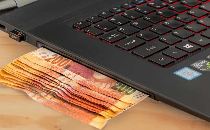 Den Kredit komplett online zu beantragen ist heute möglich. Das hat zahlreiche Vorteile, beispielsweise müssen Antragsteller dafür nicht das Haus verlassen.