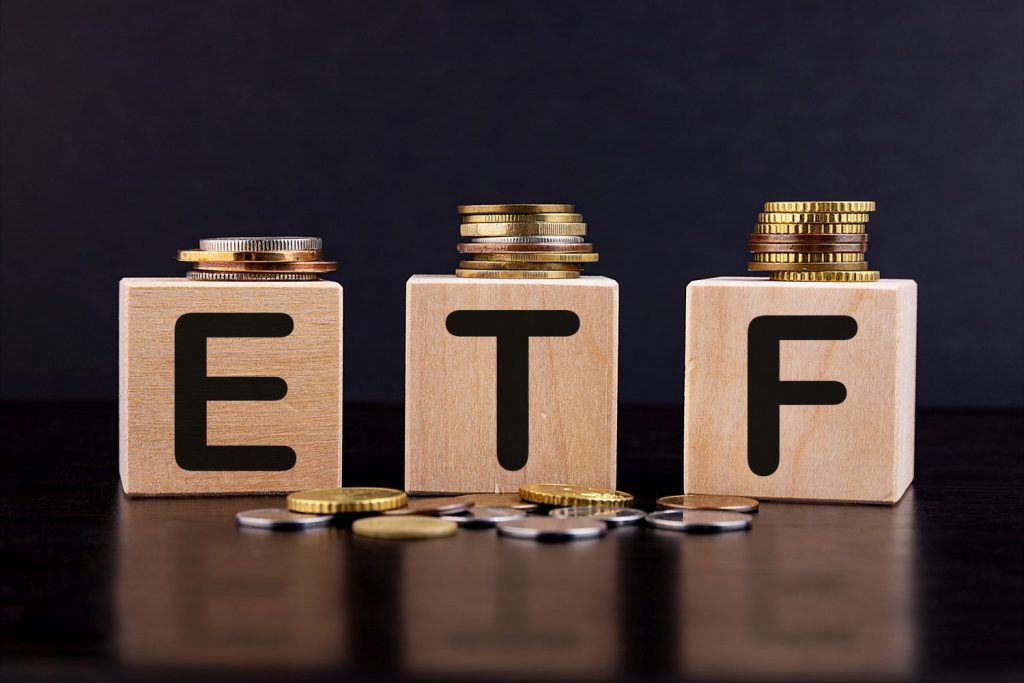 Denn bei ETFs ist es...