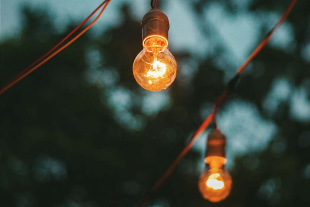 Wer im Garten veraltete Technik, kann durch eine Modernisiserung den Energieverbrauch senken.